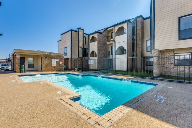 Building Photo - 3022 Forest Ln