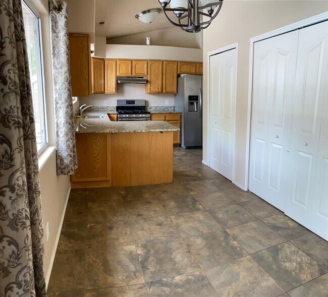 Building Photo - Nice 3 Bedroom 2 Bath Home with POOL and RV Parking