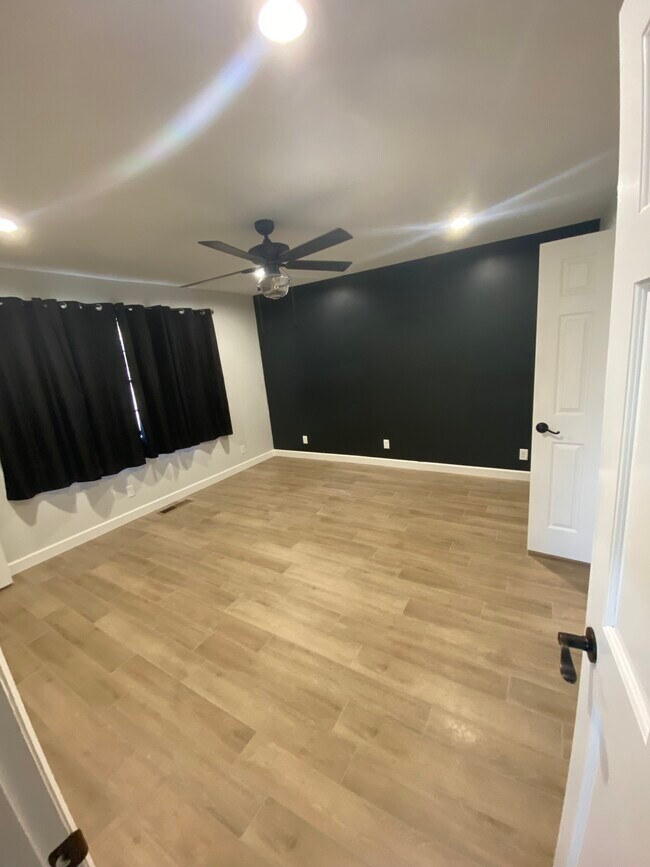 Building Photo - 471 W 67th St