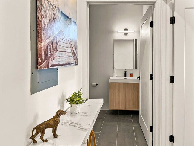 Building Photo - 2400 E Huntingdon St