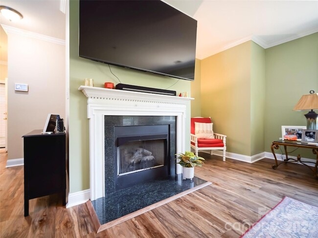 Building Photo - 5609 Fairview Rd