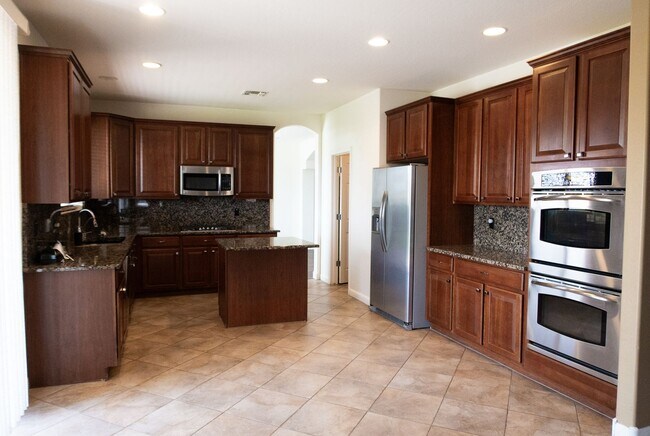 Building Photo - 4 Bed + Office | 3 Bath | 3-Car Garage | E...