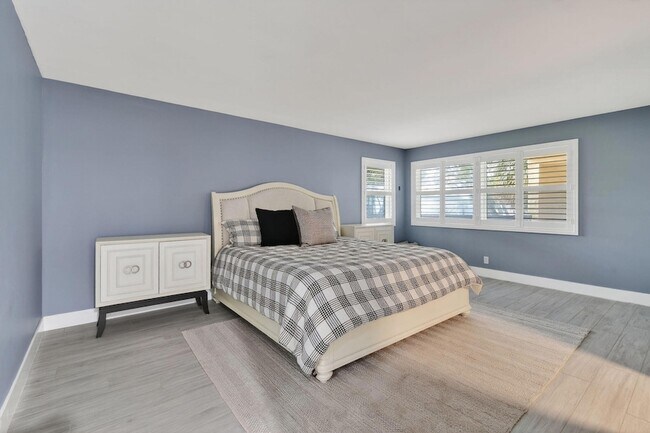 Building Photo - 372 Golfview Rd