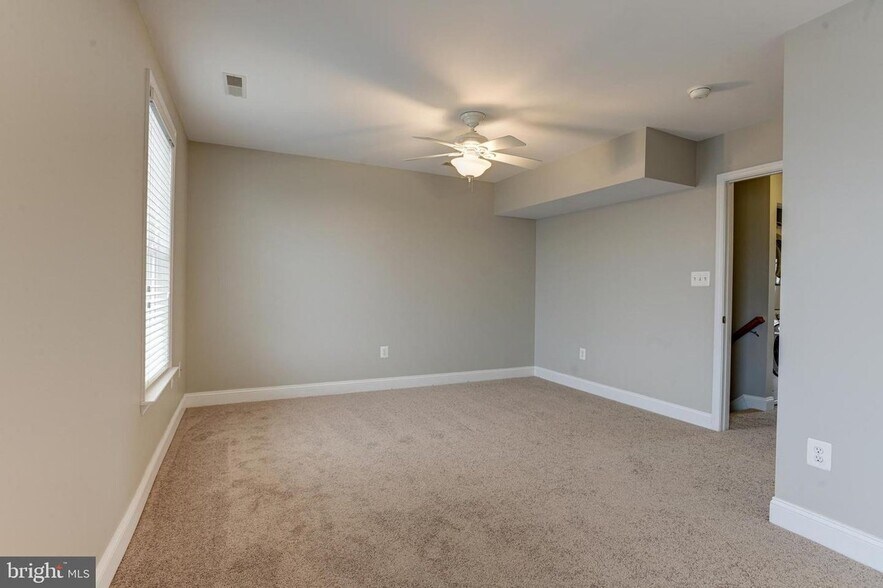 Building Photo - 833 Ramsay St