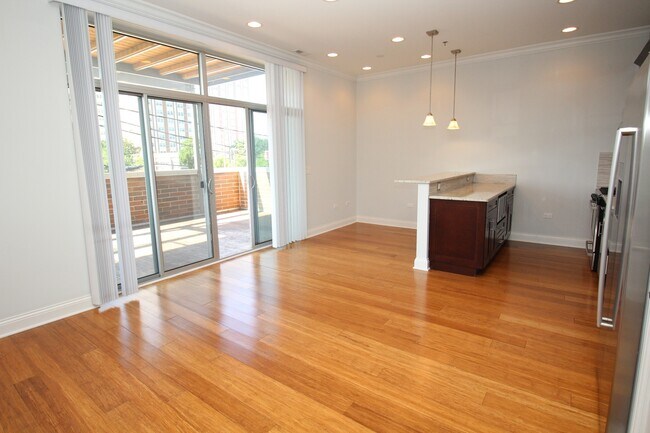 Primary Photo - 1609 W Warren Blvd