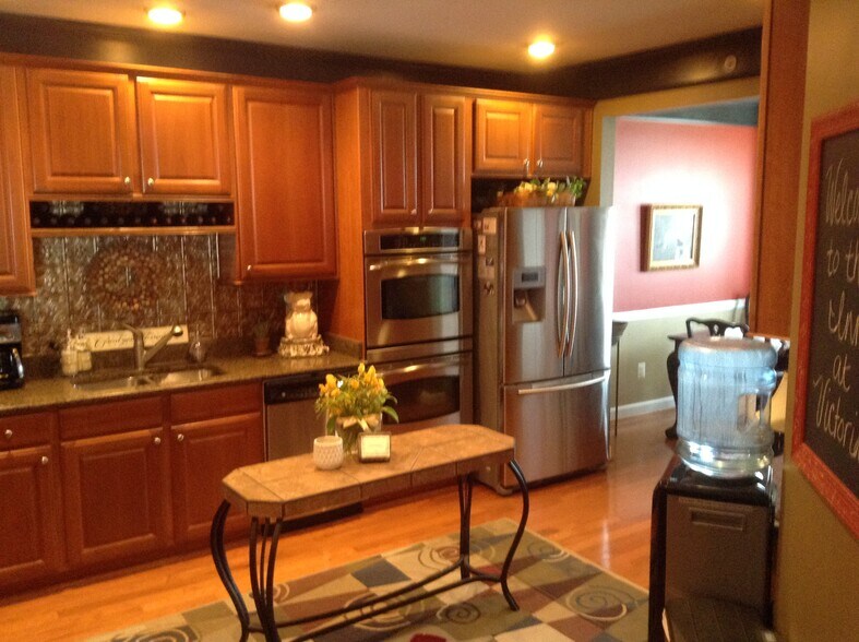 Executive kitchen - 1518 Enyart Way