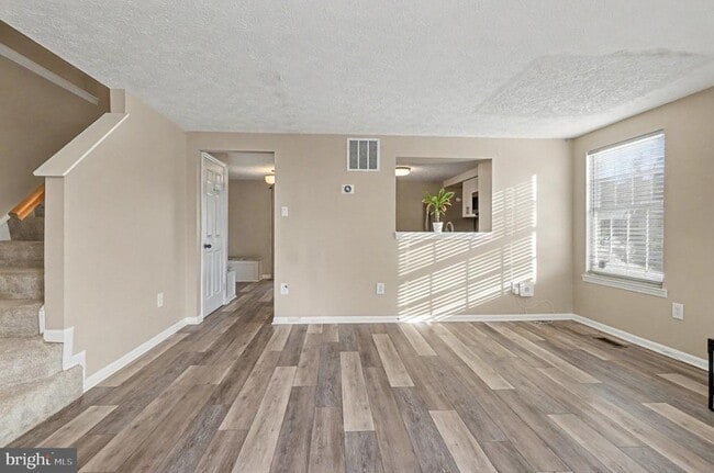 Building Photo - 1713 Chesterfield Square