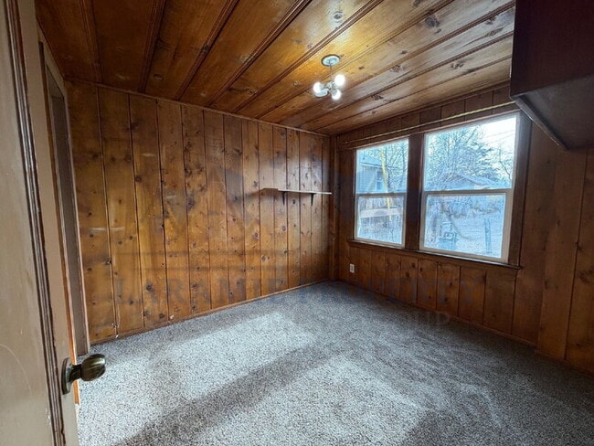 Building Photo - 407 1/2 S 5th St