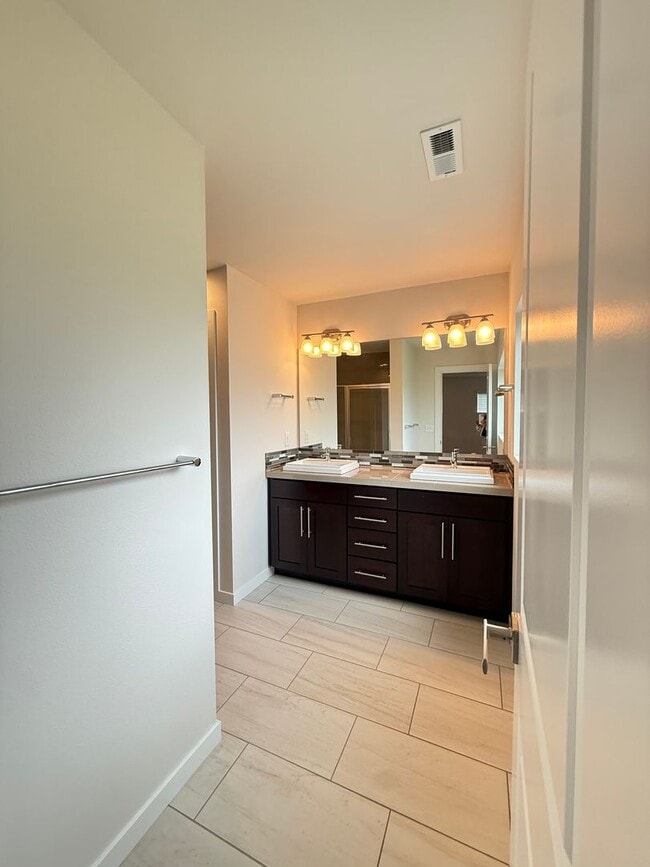 Building Photo - Spacious 3BR Home in Arcadia Terrace