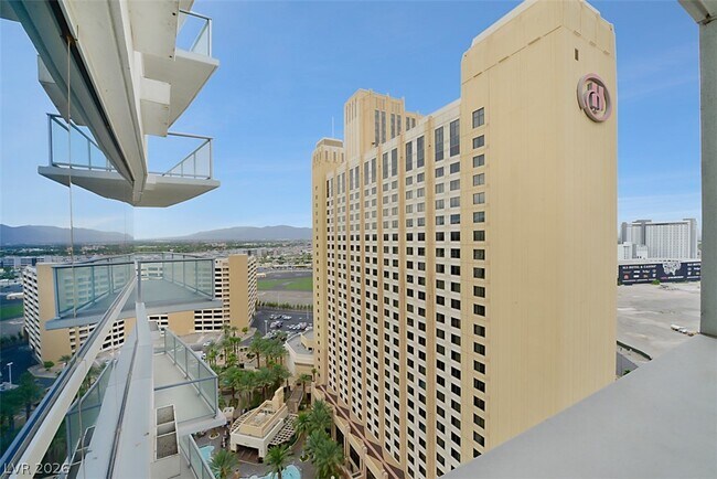 Building Photo - 2700 S Las Vegas Blvd