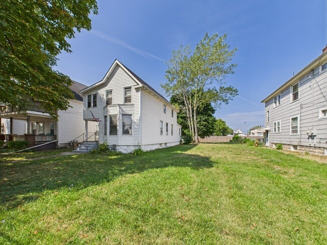 Building Photo - 628 25th St