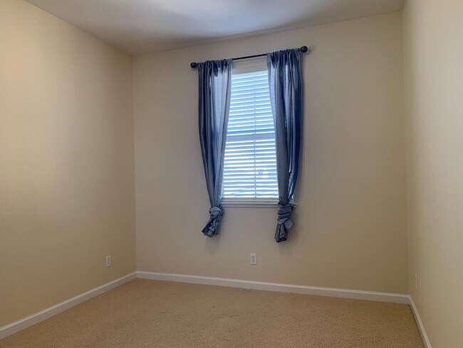 Building Photo - 20863 Grapevine Dr