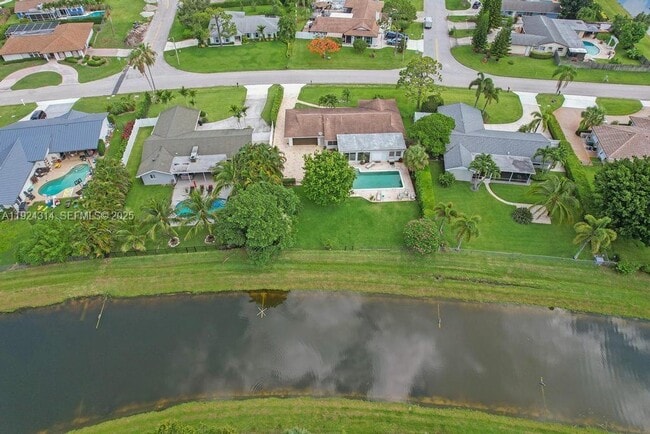 Building Photo - 4104 Larch Ave