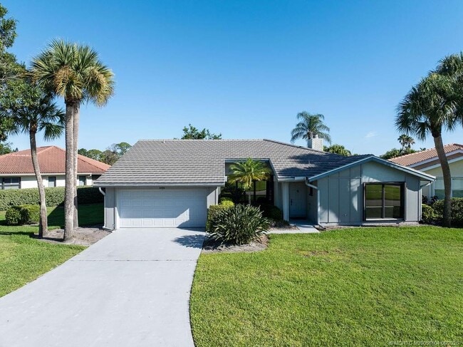 Building Photo - 2386 SW Creekside Dr