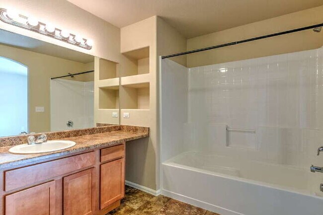 Building Photo - $1900 in Savings – Rent-Free December  // ...