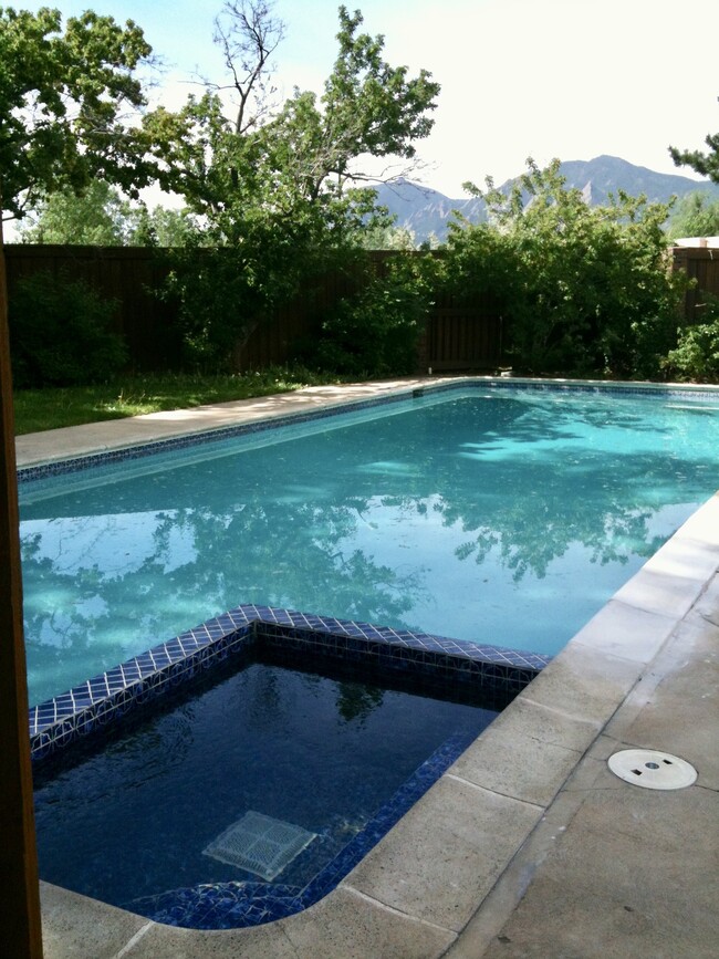 Pool/hot tub. - 2669 Juniper Ave