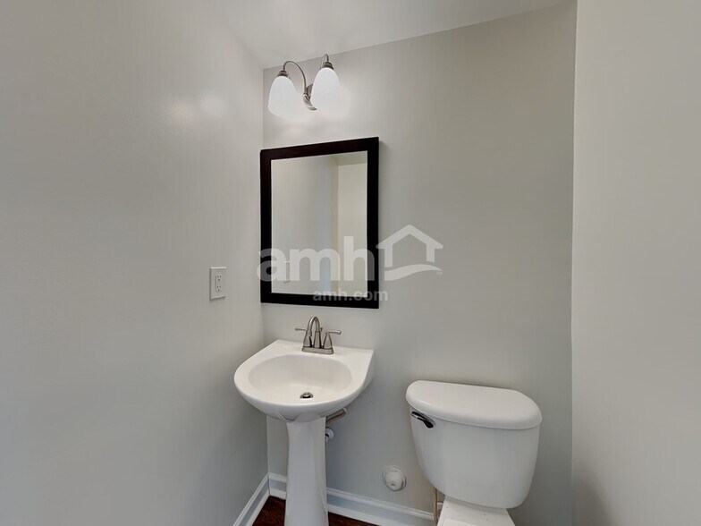 Building Photo - 1825 Beeson Park Ln