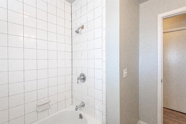 Building Photo - 733 N Norman Ave