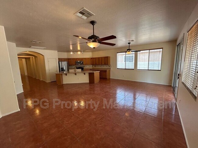 Building Photo - 12407 N 149th Dr