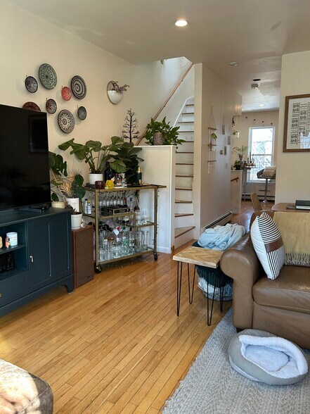 Building Photo - 33 Delle Ave