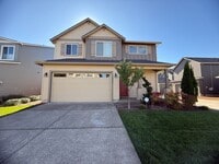 Building Photo - Updated 4 Bedroom Home with Stunning Private Backyard