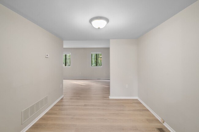 Building Photo - Broadneck Schools! Updated 3 Bedroom 3 Lev...