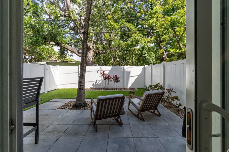 Building Photo - 723 SE 16th Ct