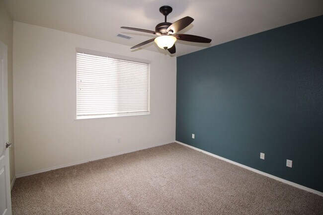 Building Photo - Cute Home in Fig Garden Gated Community.