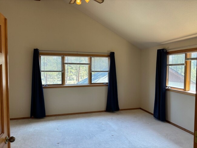 Building Photo - Spacious 3-Bedroom Home on 12 Private Acres between Bend and Sisters!