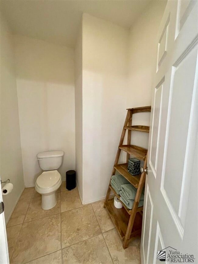 Building Photo - 10277 S Del Rey Dr