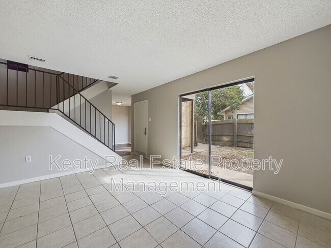 Building Photo - 301 Cougar Ridge