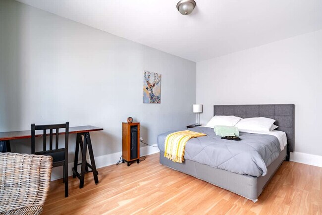 Building Photo - 605 Dennison Ave