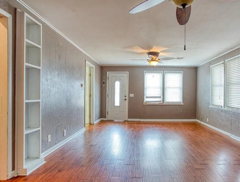 Building Photo - 813 N Burford Ave