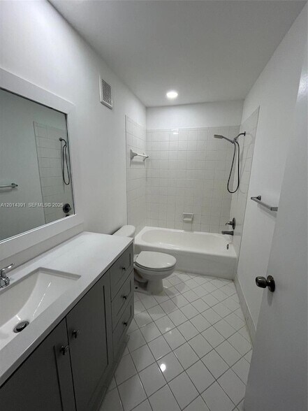 Building Photo - 2216 Ensenada Terrace