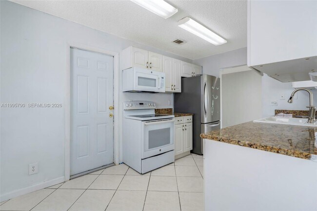 Building Photo - 1005 SW 18th St