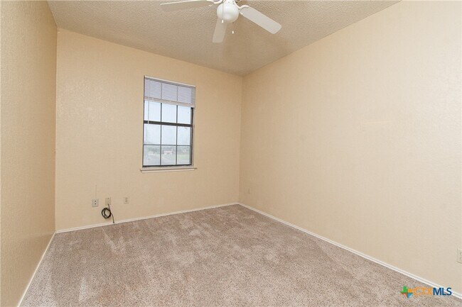 Building Photo - 2304 E Iowa Dr