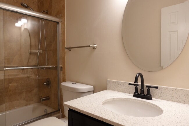 Building Photo - 3001 N Dale Ct