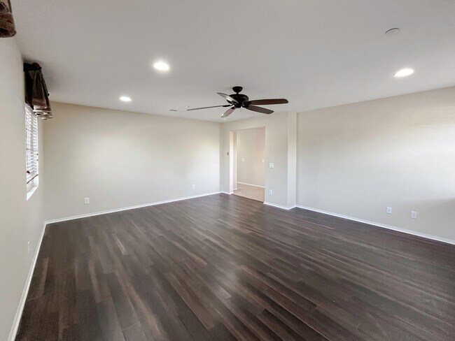 Building Photo - MUST SEE! Beautiful 3 bedroom + Loft + Office Space (or convert to 4th bedroom) + Large Backyard ...