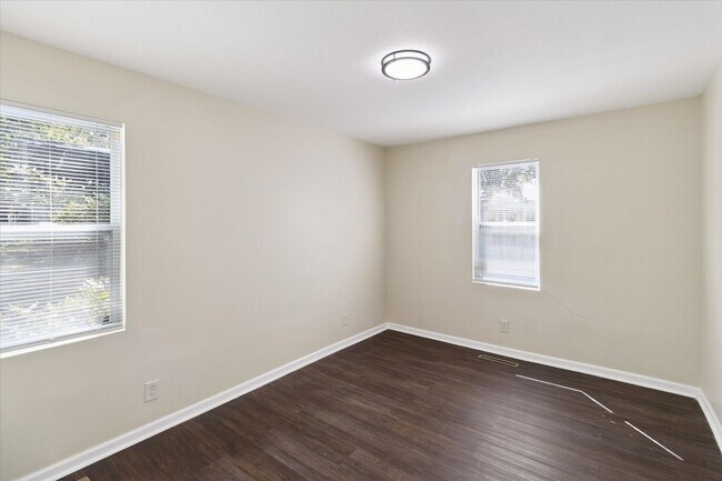Building Photo - 443 Fairway Blvd