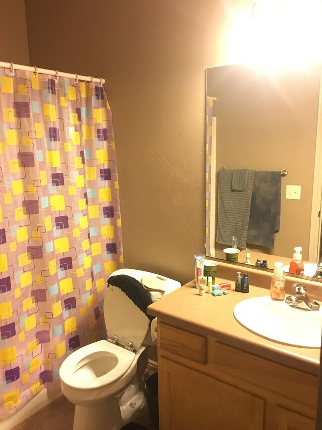 Building Photo - Townhome in Grand Legacy