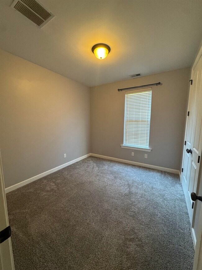 Building Photo - 7938 Parkmont Dr