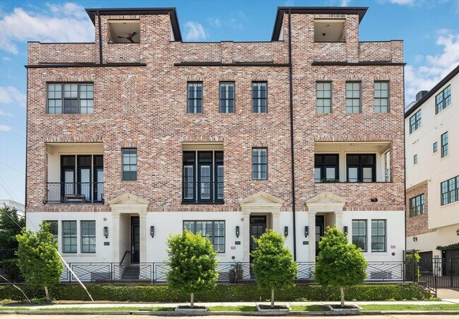 Building Photo - 3850 Glen Arbor Dr