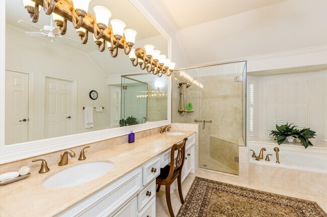 Building Photo - 4915 Keneshaw St