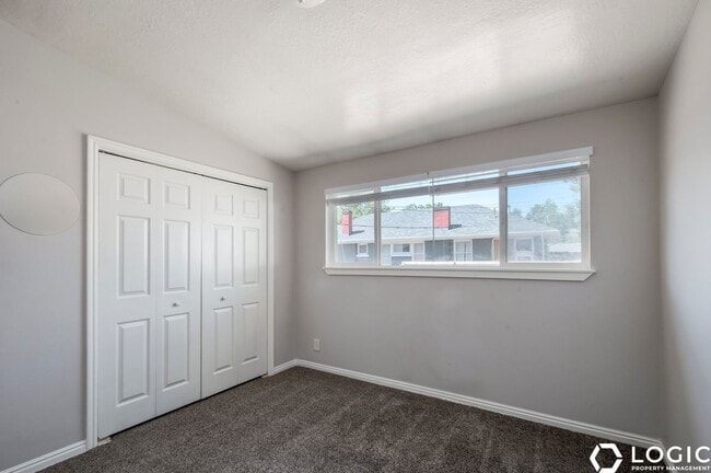 Building Photo - 559 E 800 S