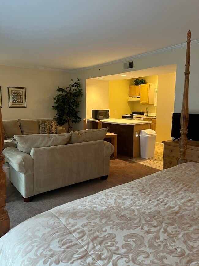 Building Photo - 912 Old Pond Ln