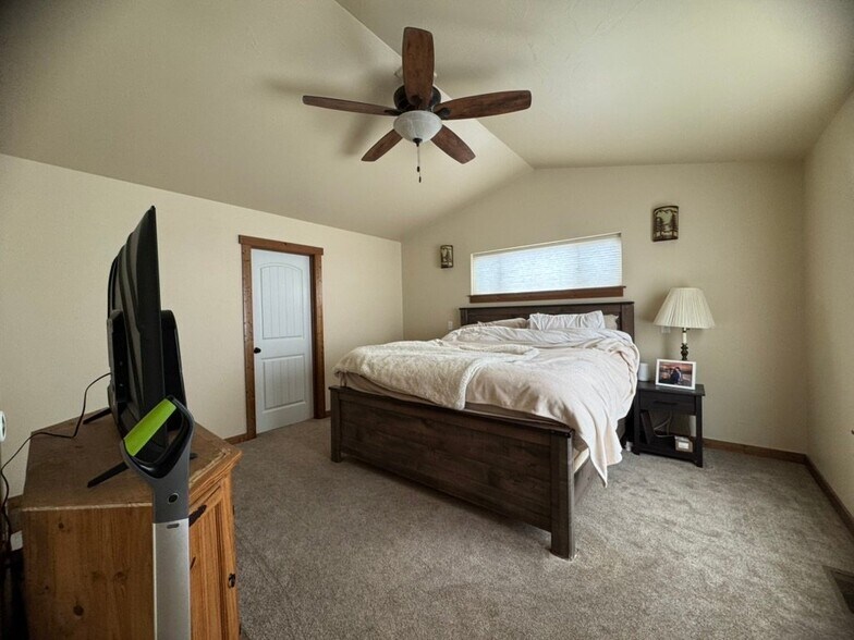 Building Photo - 219 Talon Way