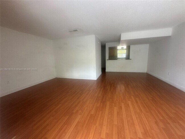 Building Photo - 9375 Fontainebleau Blvd