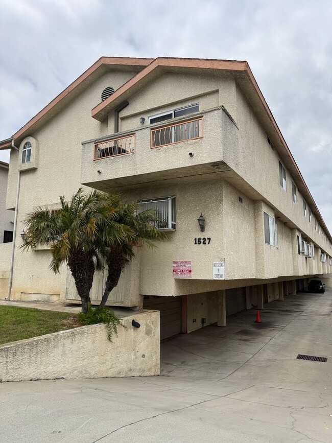 Primary Photo - Beautiful 3bd 2.5 bath townhome