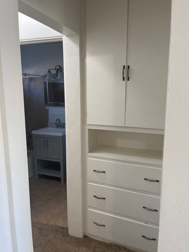 Building Photo - 2172 Felspar St