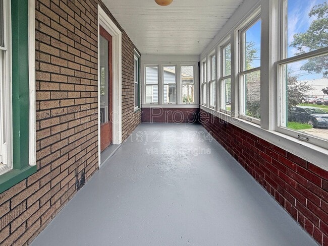 Building Photo - 630 Plett St SW